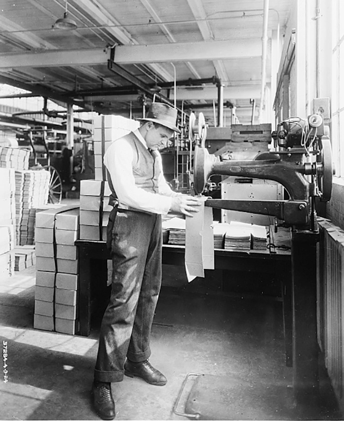 man making corrugated cardboard containers in 1924