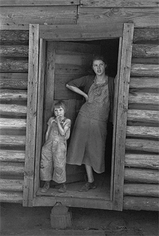 wife and child of sharecroppers in Alabama, 1937